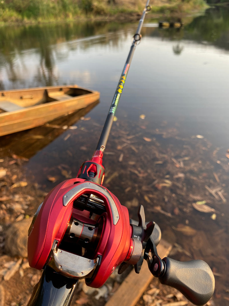 Conjunto marca Daiwa - varra e carretilha direita